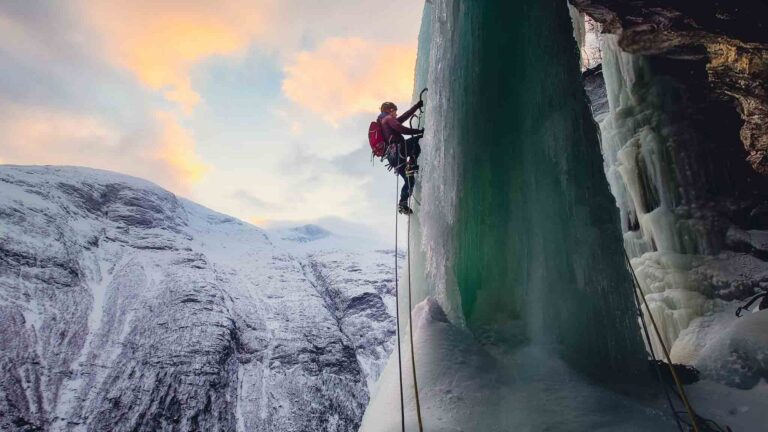 Ice climbing Romsdalen